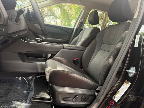 Used 2025 Nissan Rogue SV FWD image 28
