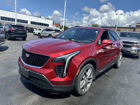 Used 2023 Cadillac XT4 Sport w/ Cold Weather Package AWD/4WD image 3