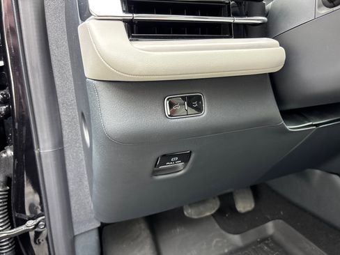 New 2025 Lincoln Navigator L Reserve AWD/4WD image 13