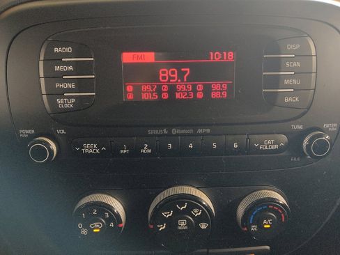 Used 2015 Kia Soul + image 25