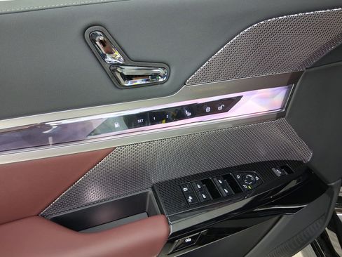 New 2026 BMW 750e xDrive w/ Premium Package image 12