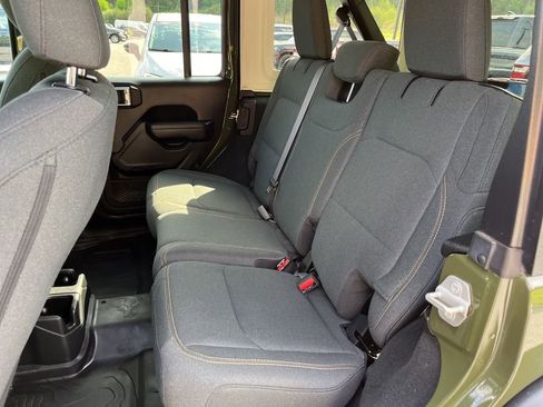 Used 2024 Jeep Wrangler Sport S image 9