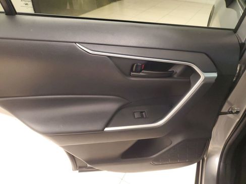 Used 2019 Toyota RAV4 LE image 13