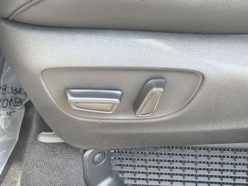 Used 2025 Toyota Sienna LE image 25