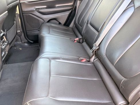 Used 2023 Jeep Grand Cherokee Limited AWD/4WD image 17