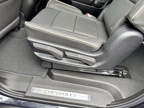 New 2025 Chevrolet Suburban Premier image 31