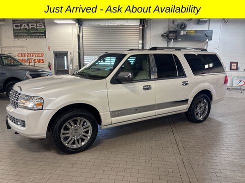 Used 2010 Lincoln Navigator L Base image 1