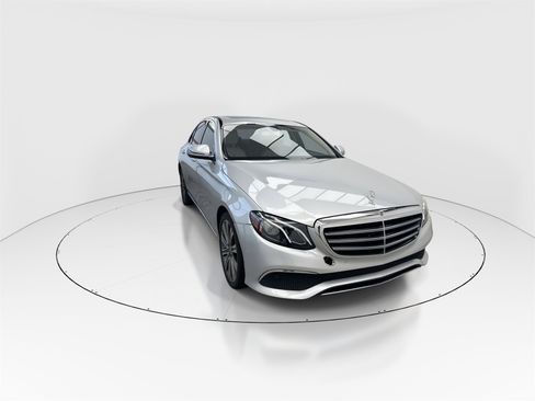 Used 2018 Mercedes-Benz E 300 image 2