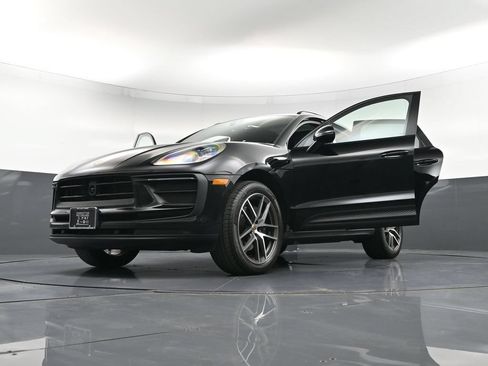 Certified 2023 Porsche Macan Turbo AWD/4WD image 38
