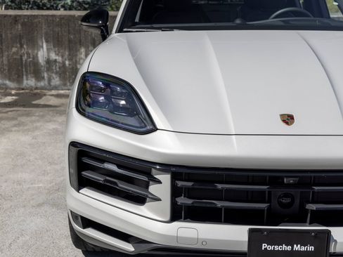Certified 2025 Porsche Cayenne AWD/4WD image 14