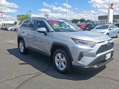 Certified 2021 Toyota RAV4 XLE w/ Convenience Package AWD/4WD image 3
