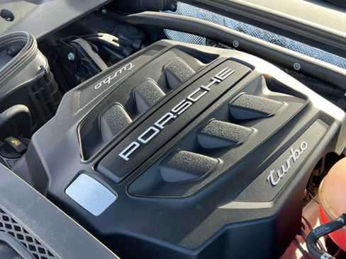 Used 2017 Porsche Macan Turbo image 35