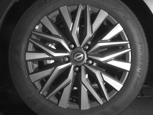 Used 2025 Nissan Altima 2.5 SV image 12