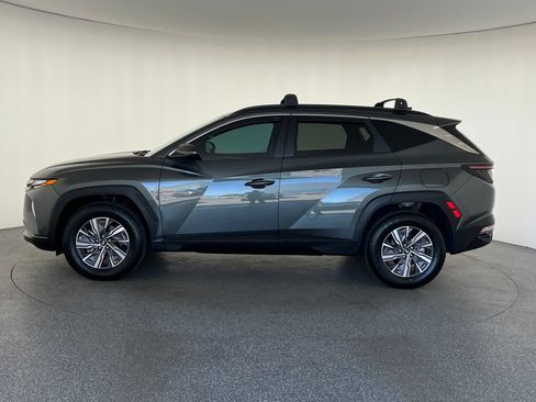 Used 2022 Hyundai Tucson Blue w/ Cargo Package AWD/4WD image 7