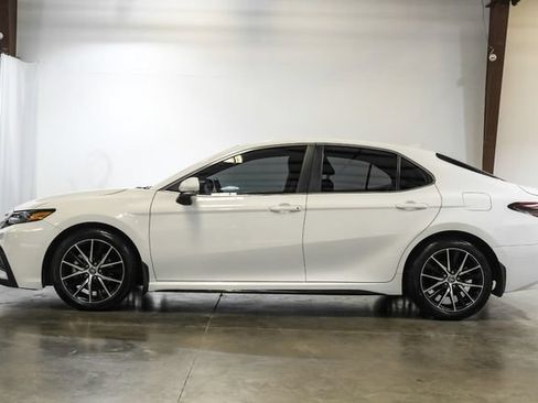 Used 2023 Toyota Camry SE FWD image 17