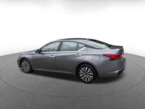 Used 2025 Nissan Altima 2.5 SV image 10