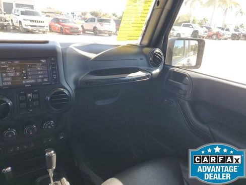 Used 2017 Jeep Wrangler Unlimited Sahara image 12