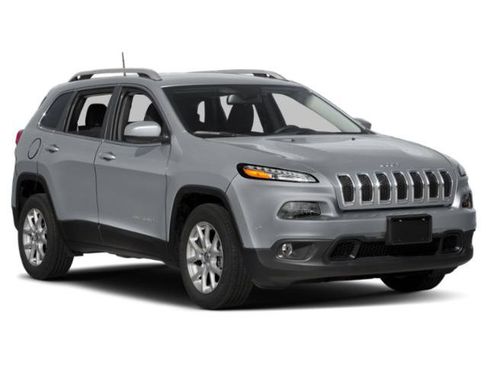 Used 2015 Jeep Cherokee Latitude w/ Cold Weather Group FWD image 9