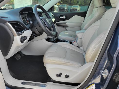 Used 2020 Jeep Cherokee Limited image 31