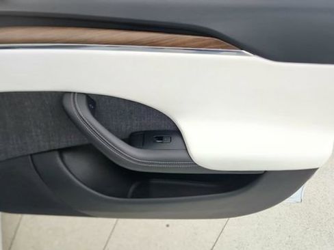 Used 2022 Tesla Model S Base image 23