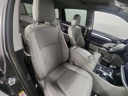 Used 2017 Toyota Highlander XLE FWD image 27