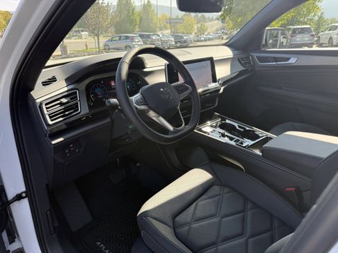 New 2026 Volkswagen Atlas Cross Sport SE w/ Panoramic Sunroof Package AWD/4WD image 10