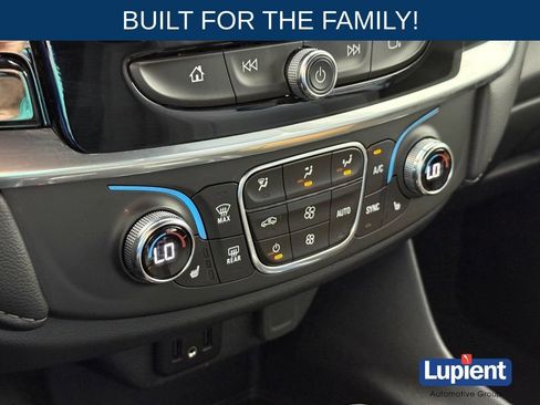 Used 2023 Chevrolet Traverse LT AWD/4WD image 27