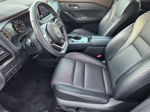 Used 2023 Nissan Rogue SV w/ SV Premium B Package image 9