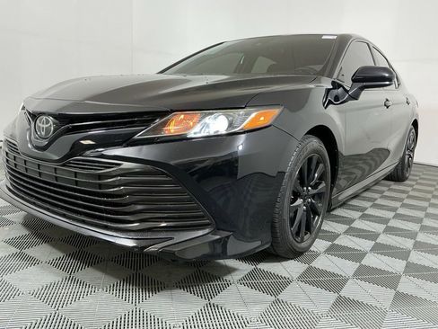 Used 2019 Toyota Camry LE FWD image 2