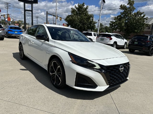 Used 2023 Nissan Altima 2.5 SR AWD/4WD image 18