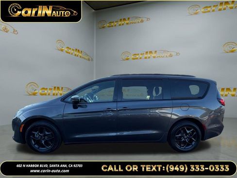 Used 2019 Chrysler Pacifica Limited w/ S Appearance Package image 8