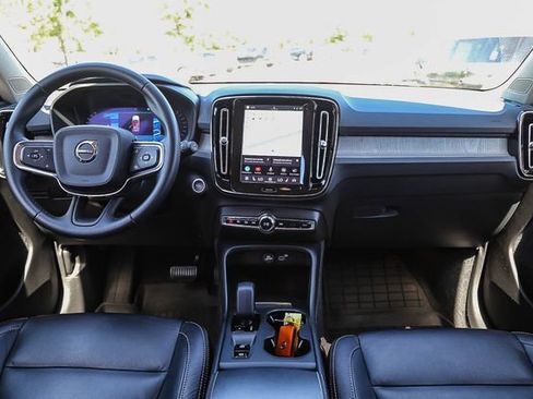 Used 2023 Volvo XC40 B5 Core AWD/4WD image 13