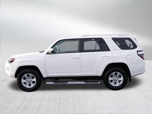 Used 2016 Toyota 4Runner SR5 image 4