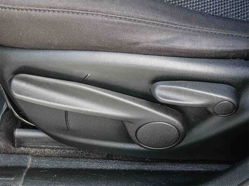 Used 2019 Jeep Cherokee Latitude w/ Popular Appearance Group image 23