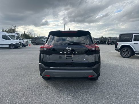 Used 2023 Nissan Rogue SV image 7