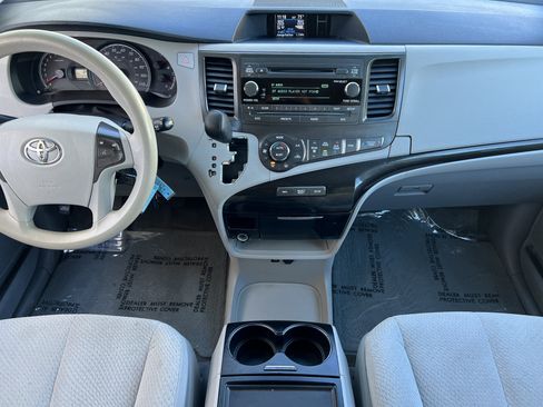 Used 2014 Toyota Sienna LE FWD image 29