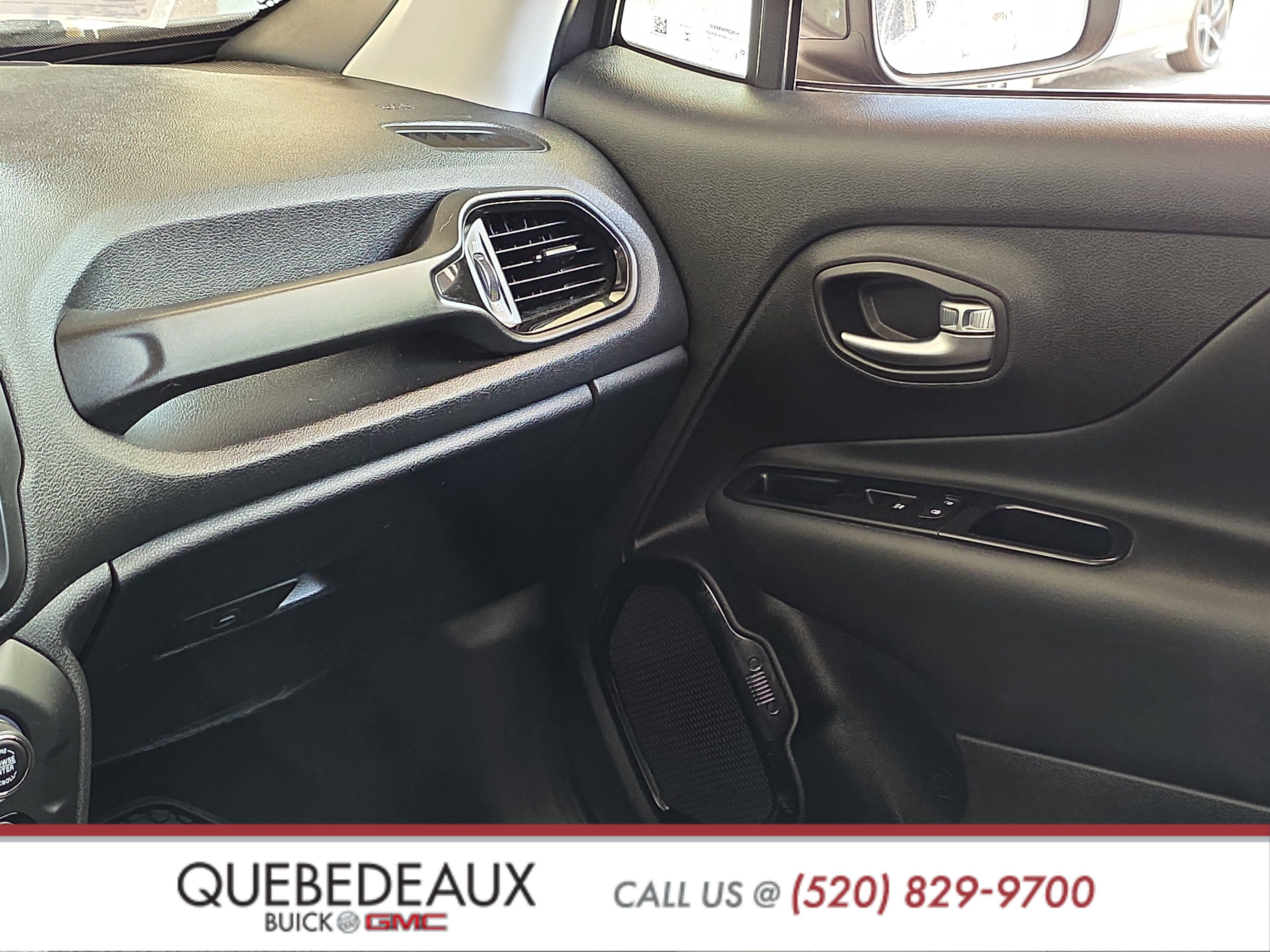 Used 2018 Jeep Renegade Altitude w/ Advanced Technology Group FWD image 18