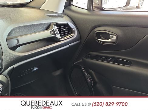 Used 2018 Jeep Renegade Altitude w/ Advanced Technology Group FWD image 18