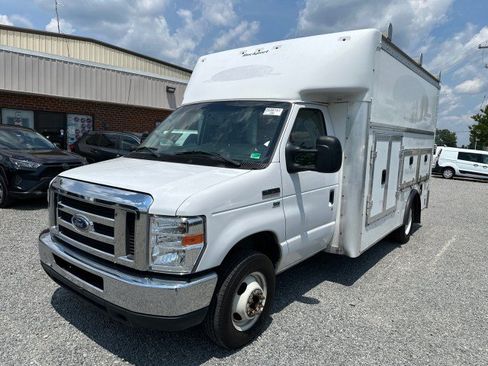Used 2019 Ford E-350 and Econoline 350 Super Duty w/ Power Windows & Locks Group RWD image 2