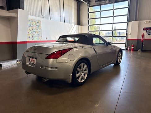 Used 2004 Nissan 350Z Enthusiast w/ Side Airbags Pkg image 23