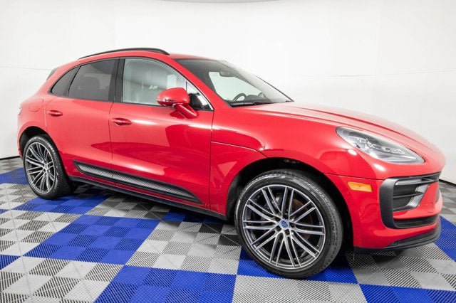 Used 2024 Porsche Macan w/ Premium Plus Package AWD/4WD image 1