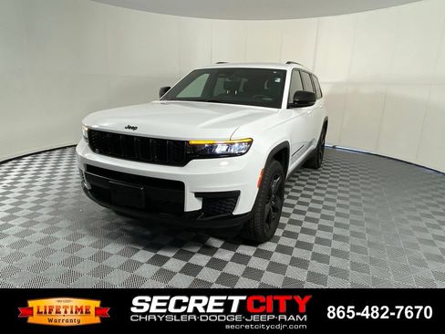Used 2023 Jeep Grand Cherokee L Laredo AWD/4WD image 3