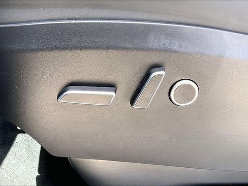 Used 2024 Tesla Model X AWD/4WD image 29