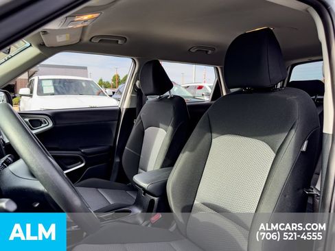 Used 2025 Kia Soul LX w/ LX Technology Package FWD image 9