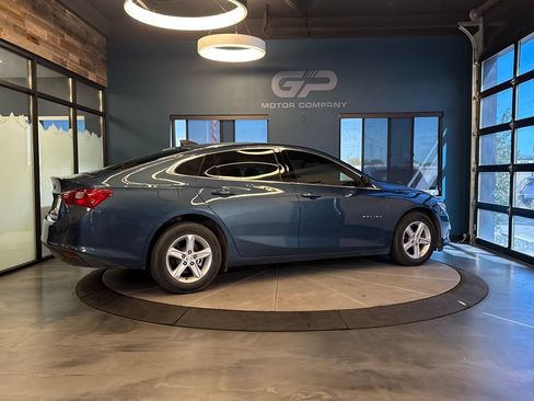 Used 2025 Chevrolet Malibu LS FWD image 3