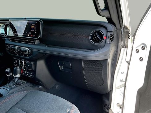 Used 2025 Jeep Wrangler Unlimited Rubicon AWD/4WD image 19