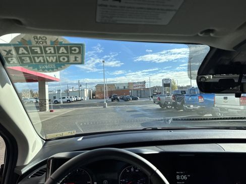 Used 2024 Kia Carnival EX image 3