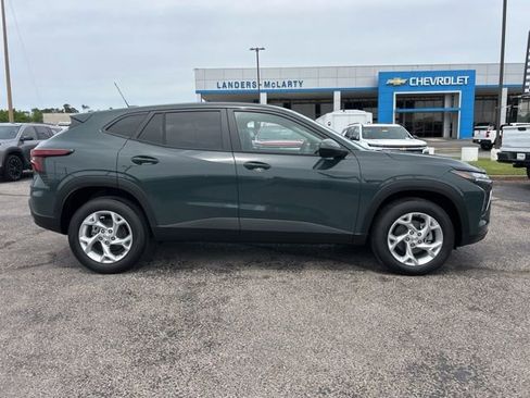 New 2026 Chevrolet Trax LS FWD image 2