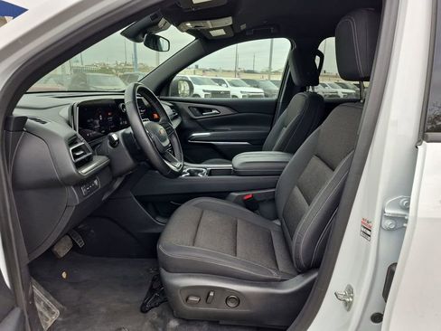 Certified 2025 Chevrolet Traverse LT image 11