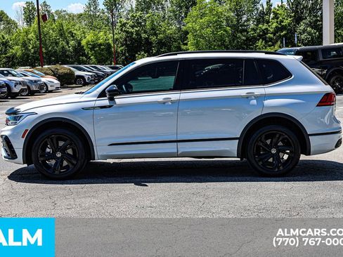 Used 2023 Volkswagen Tiguan SE R-Line FWD image 7